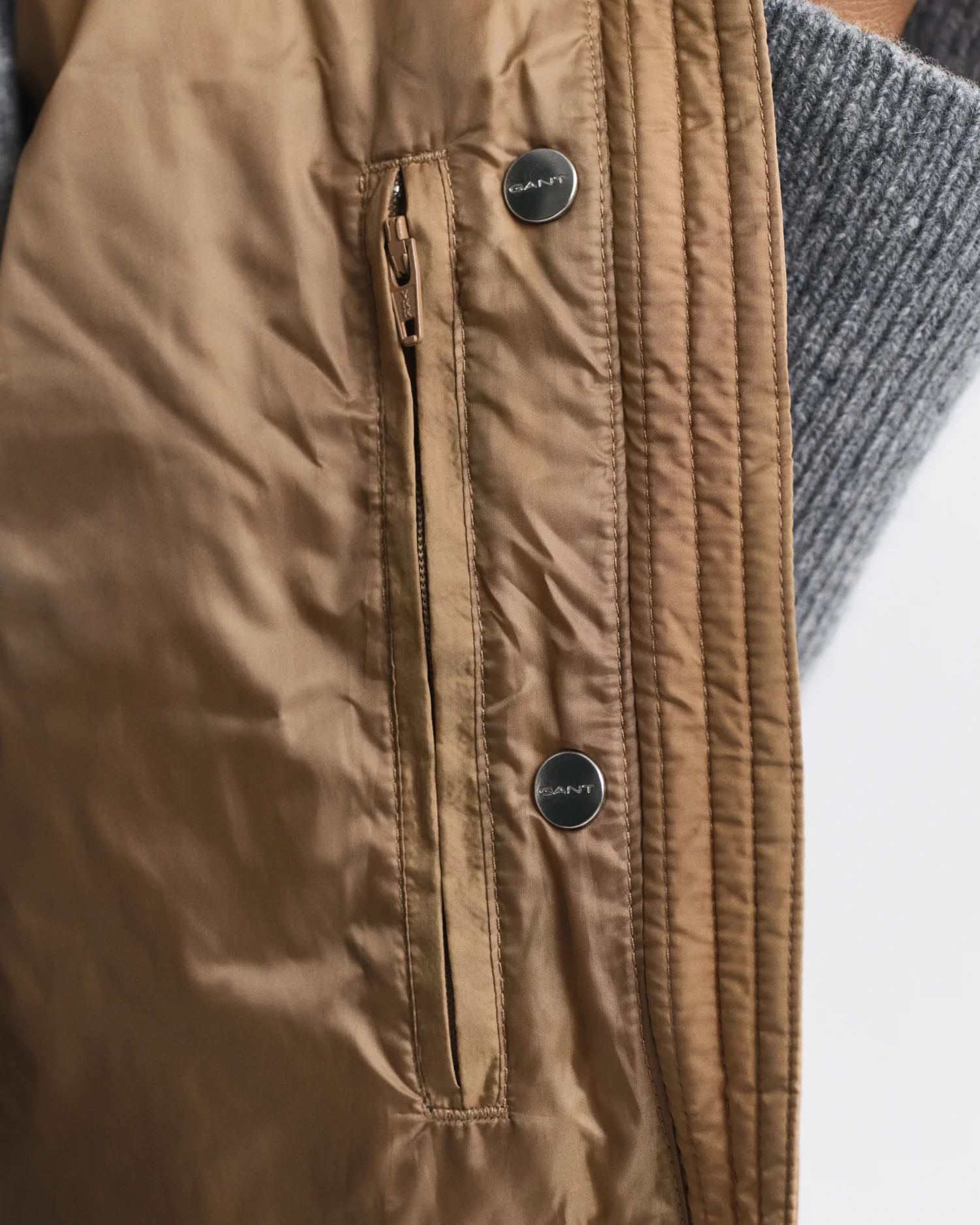 LIGHT DOWN VEST - Image 15