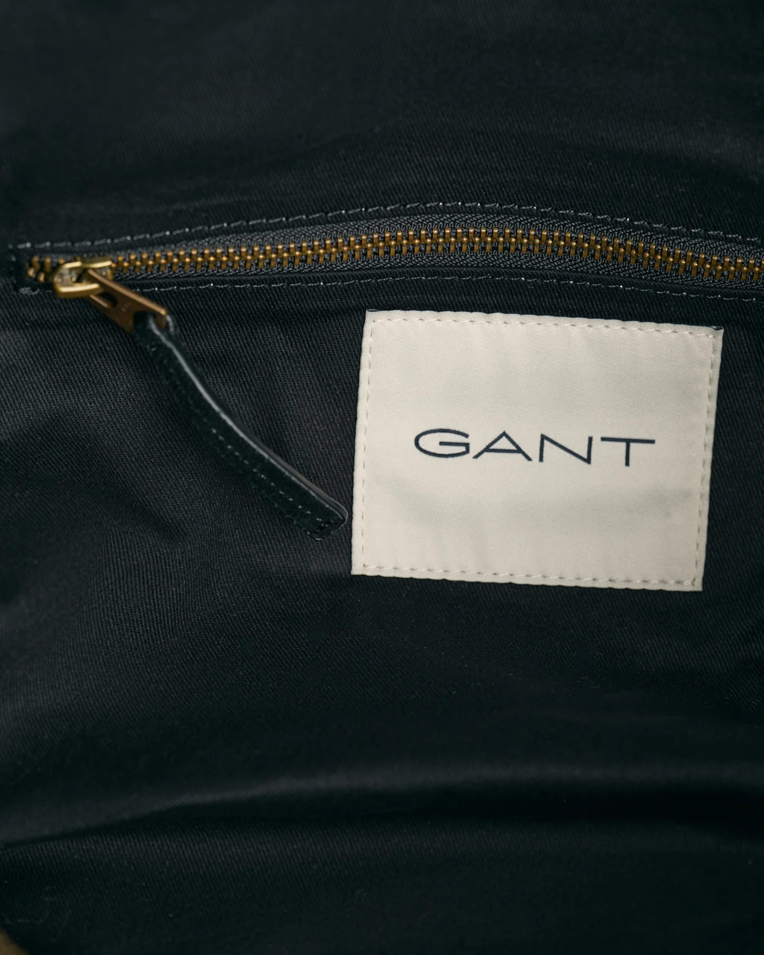 TONAL SHIELD DUFFLE BAG - Image 10