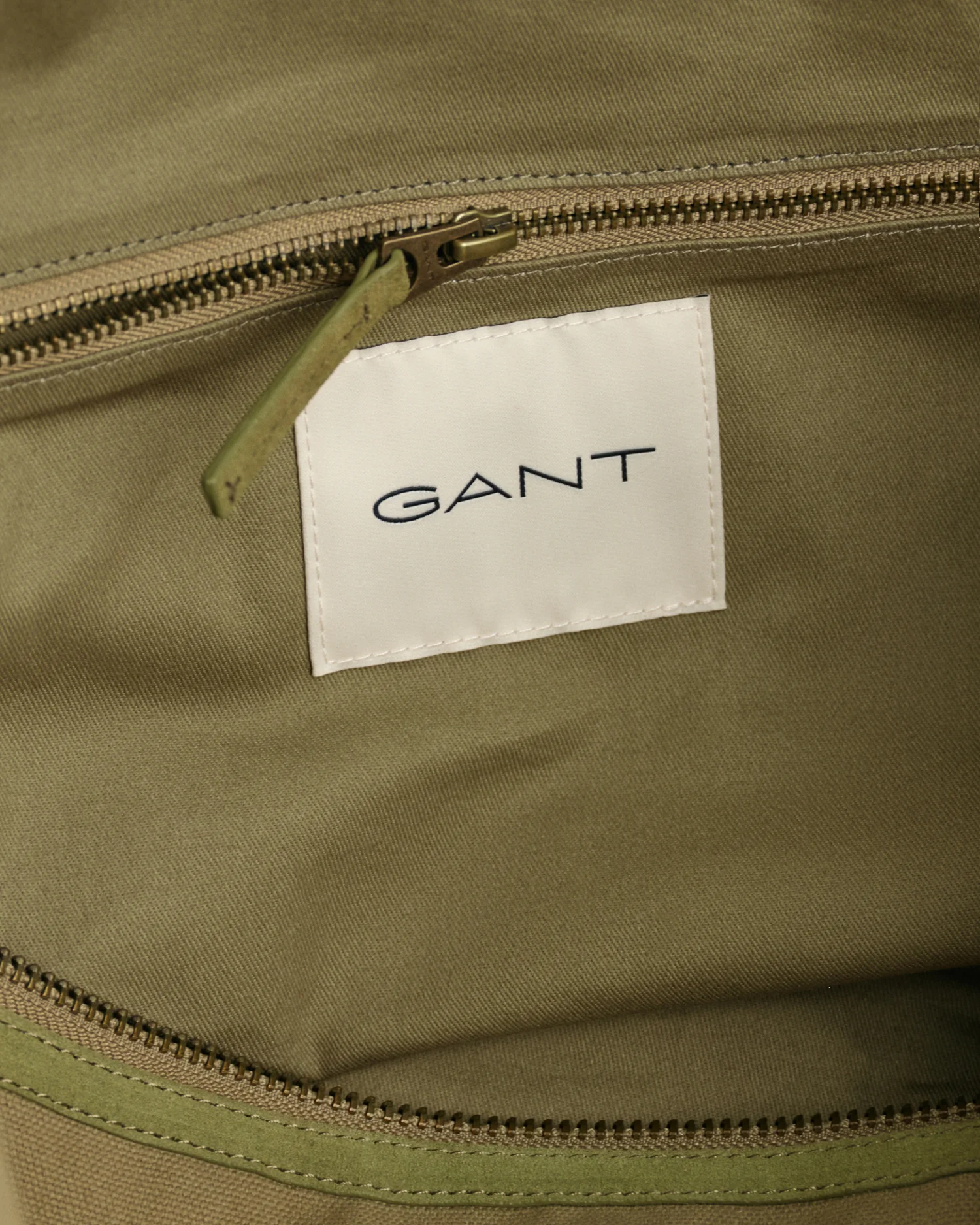 TONAL SHIELD DUFFLE BAG - Image 4