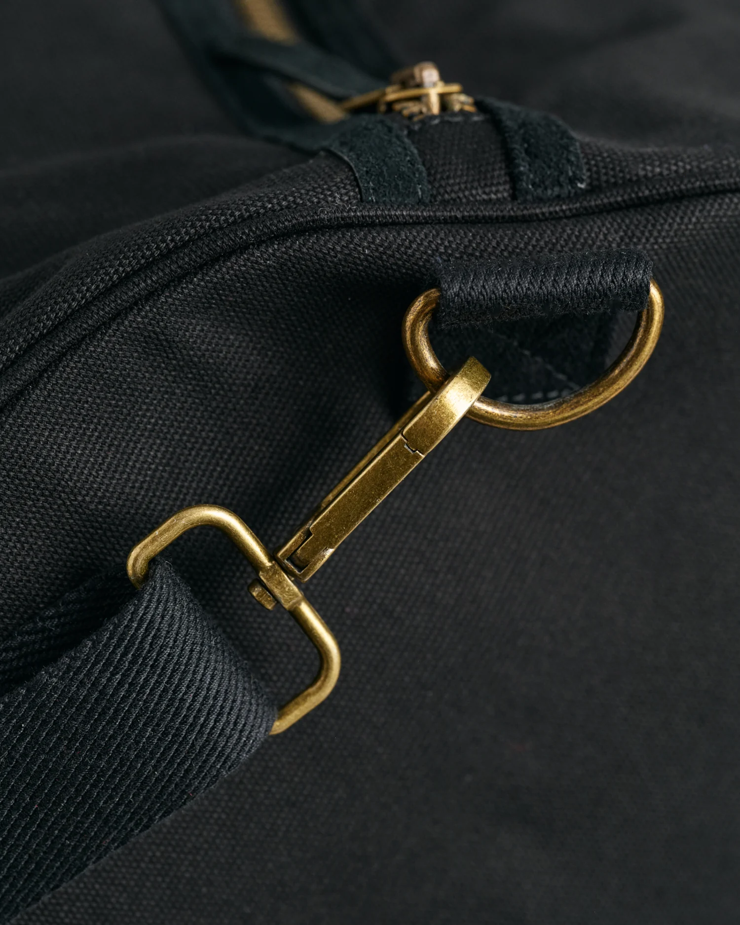 TONAL SHIELD DUFFLE BAG - Image 9