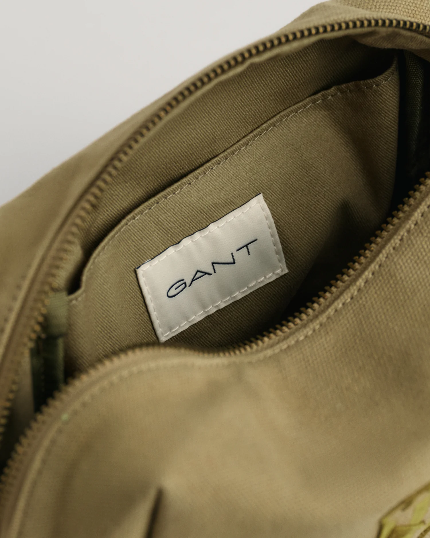 TONAL SHIELD WASH BAG - Image 4