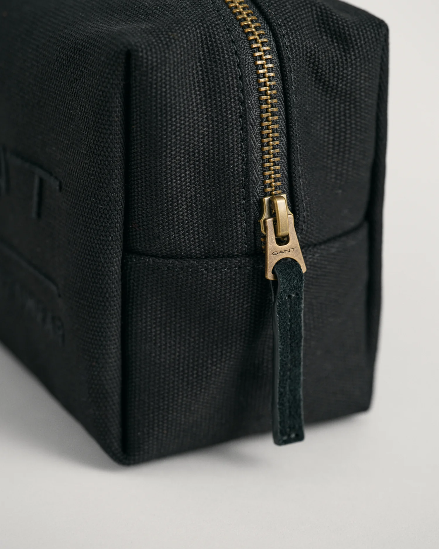 TONAL SHIELD WASH BAG - Image 7
