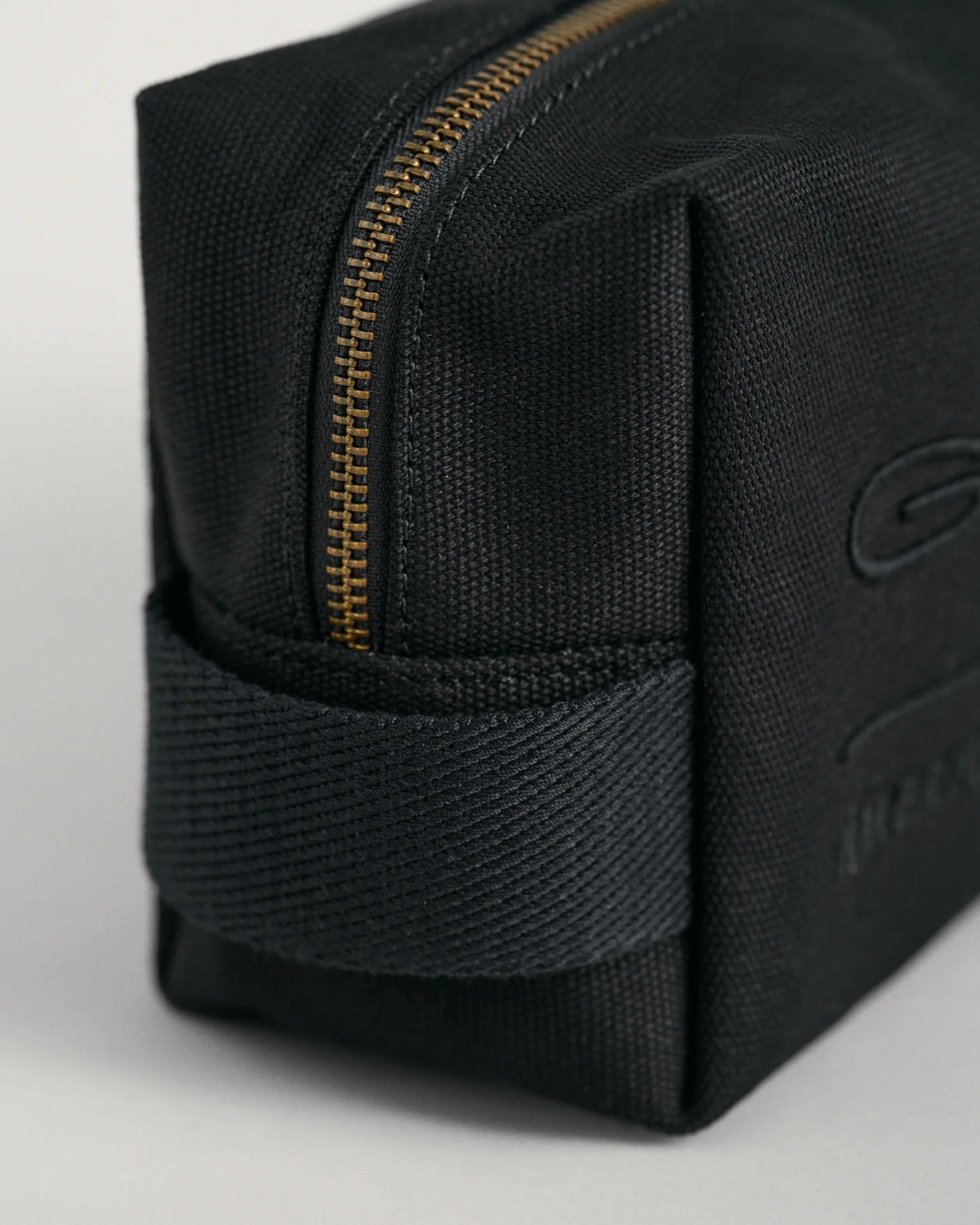 TONAL SHIELD WASH BAG - Image 8